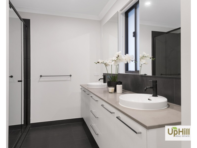 7 Sutil Drive, Clyde North VIC 3978