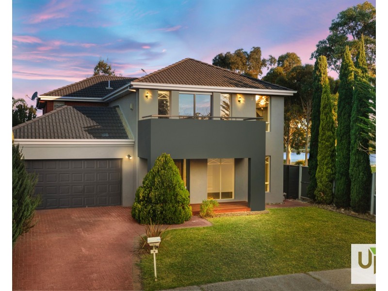 19 Clearwater Drive, Pakenham VIC 3810