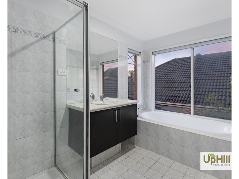 19 Clearwater Drive, Pakenham VIC 3810