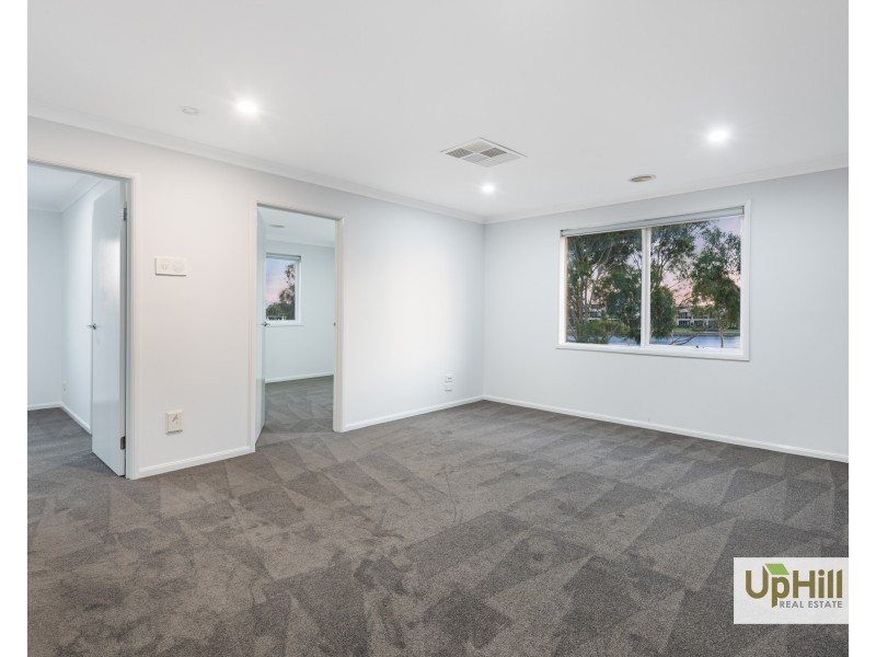 19 Clearwater Drive, Pakenham VIC 3810