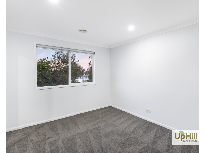 19 Clearwater Drive, Pakenham VIC 3810