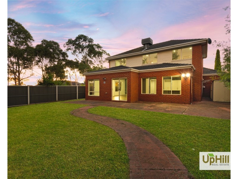 19 Clearwater Drive, Pakenham VIC 3810