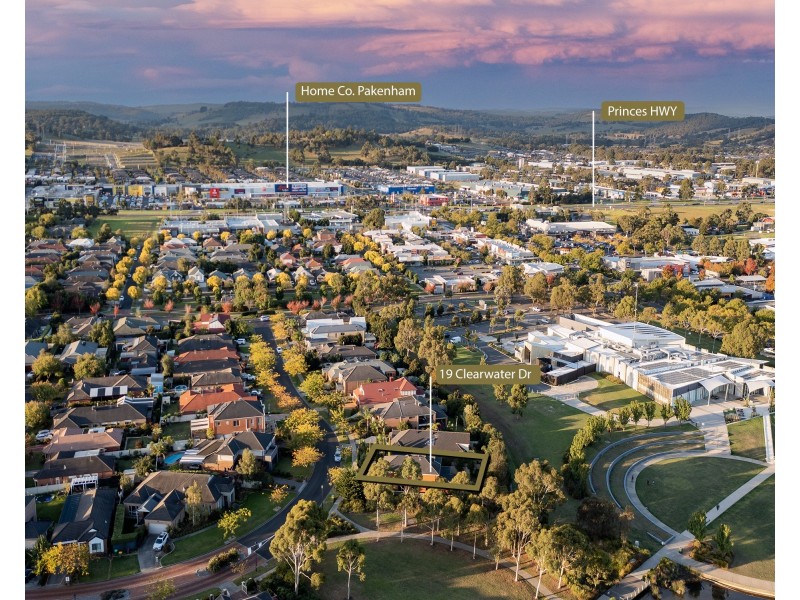 19 Clearwater Drive, Pakenham VIC 3810