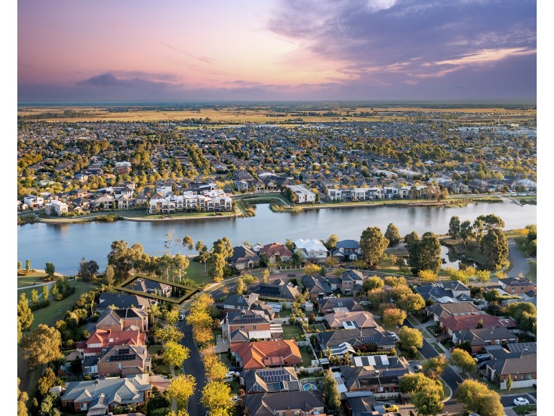 19 Clearwater Drive, Pakenham VIC 3810