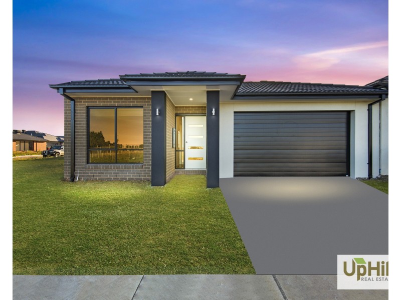 8 Somers Street, Cranbourne East VIC 3977