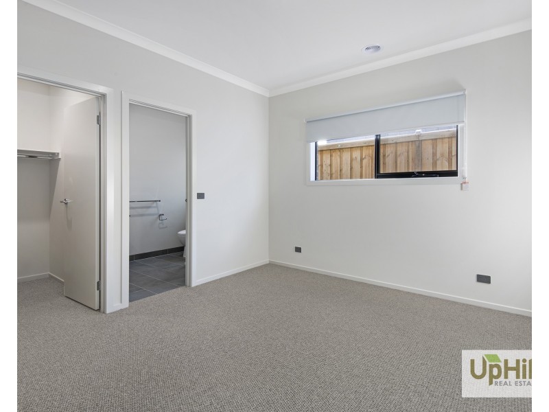 8 Somers Street, Cranbourne East VIC 3977