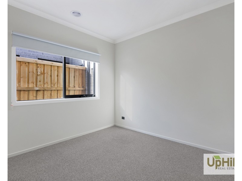 8 Somers Street, Cranbourne East VIC 3977