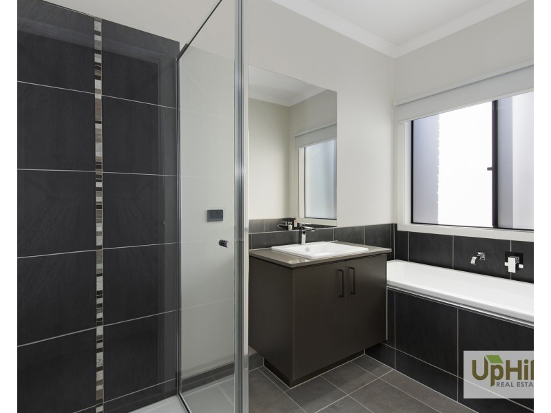 8 Somers Street, Cranbourne East VIC 3977
