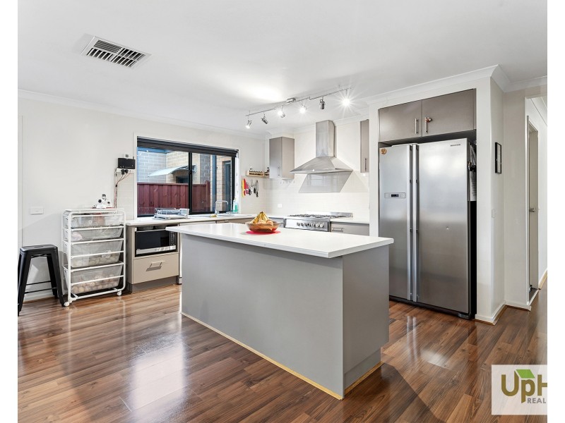 90 Glenelg Street, Clyde North VIC 3978