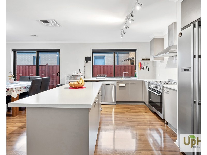 90 Glenelg Street, Clyde North VIC 3978