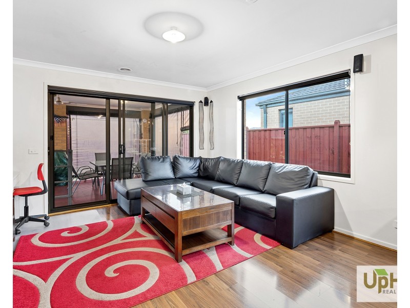 90 Glenelg Street, Clyde North VIC 3978