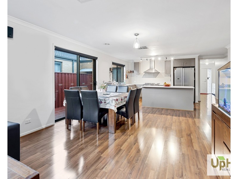 90 Glenelg Street, Clyde North VIC 3978