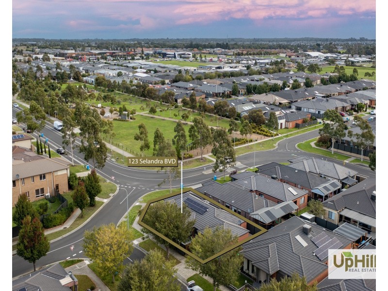 123 Selandra Boulevard, Clyde North VIC 3978