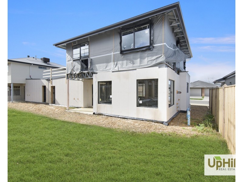 4 Chitwan Street, Clyde North VIC 3978