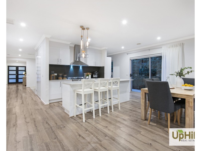 16 Mernoo Avenue, Clyde North VIC 3978