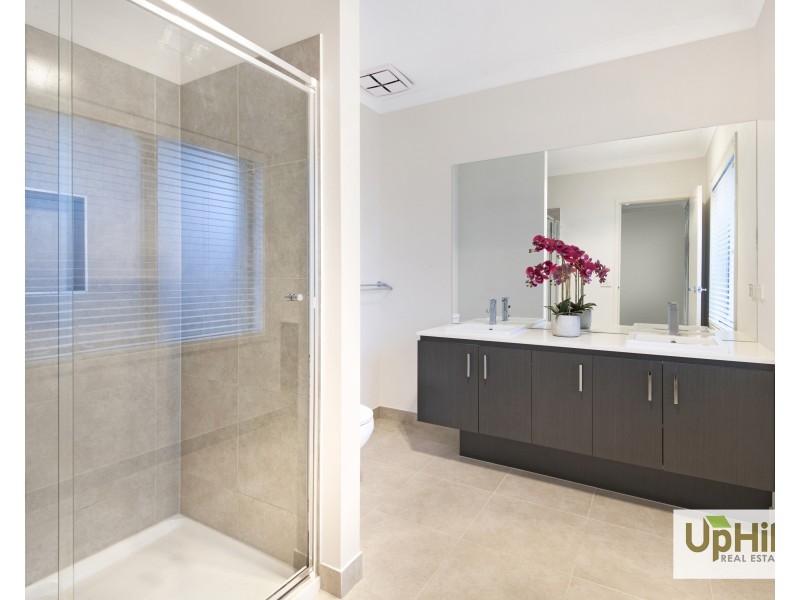 16 Mernoo Avenue, Clyde North VIC 3978