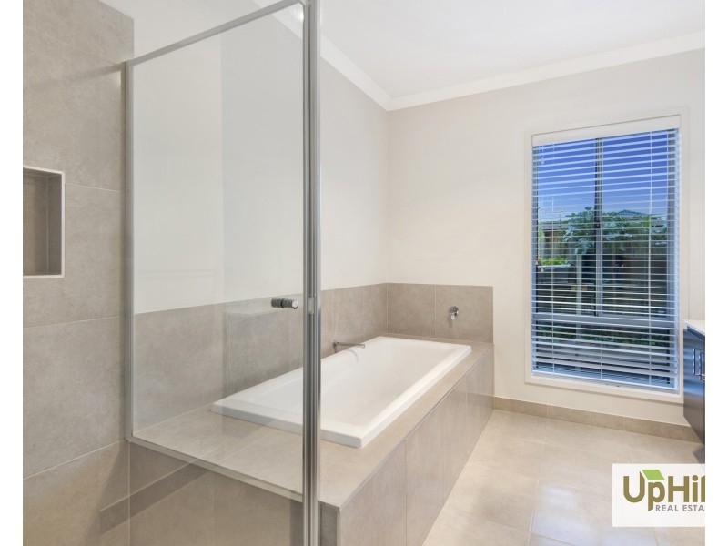 16 Mernoo Avenue, Clyde North VIC 3978