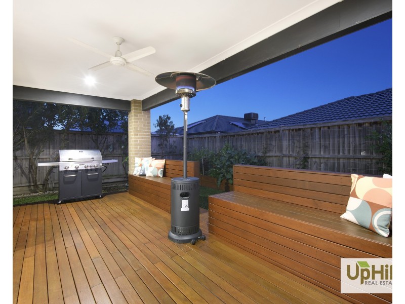 16 Mernoo Avenue, Clyde North VIC 3978