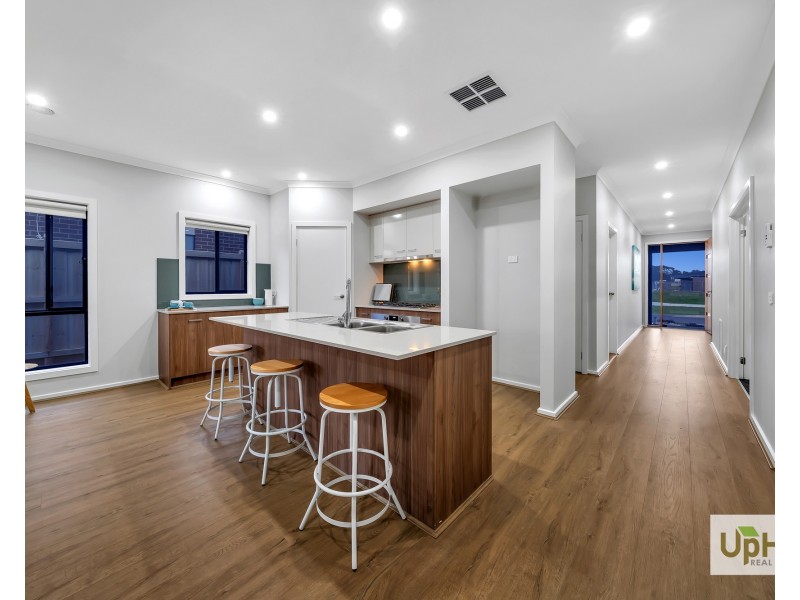 29 Athletic Circuit, Clyde VIC 3978