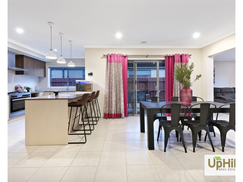 37 Fiorelli Boulevard, Cranbourne East VIC 3977
