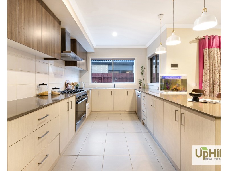 37 Fiorelli Boulevard, Cranbourne East VIC 3977