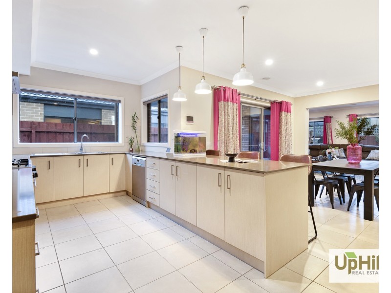 37 Fiorelli Boulevard, Cranbourne East VIC 3977