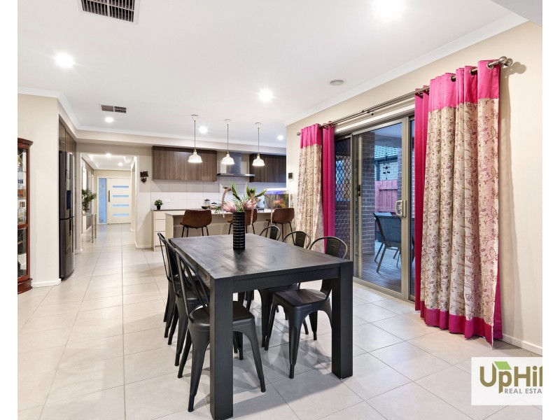 37 Fiorelli Boulevard, Cranbourne East VIC 3977