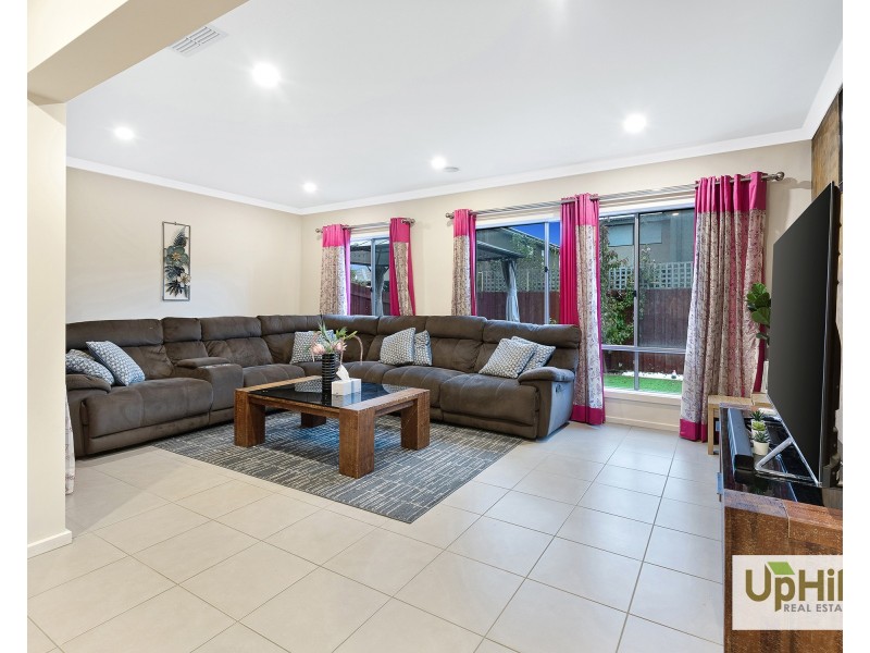 37 Fiorelli Boulevard, Cranbourne East VIC 3977