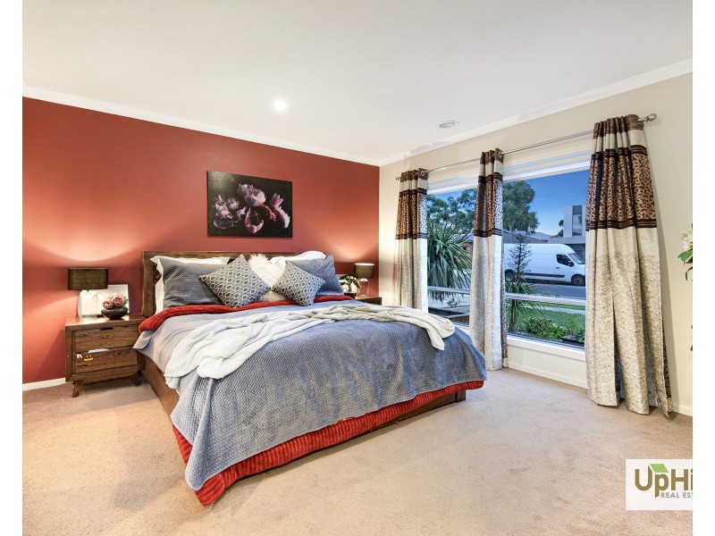 37 Fiorelli Boulevard, Cranbourne East VIC 3977