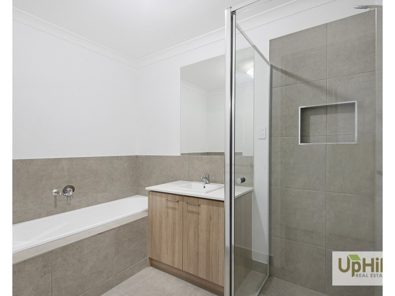 3 Alabaster Street, Clyde North VIC 3978