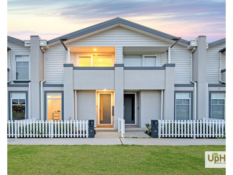 8 Hacienda Lane, Clyde North VIC 3978