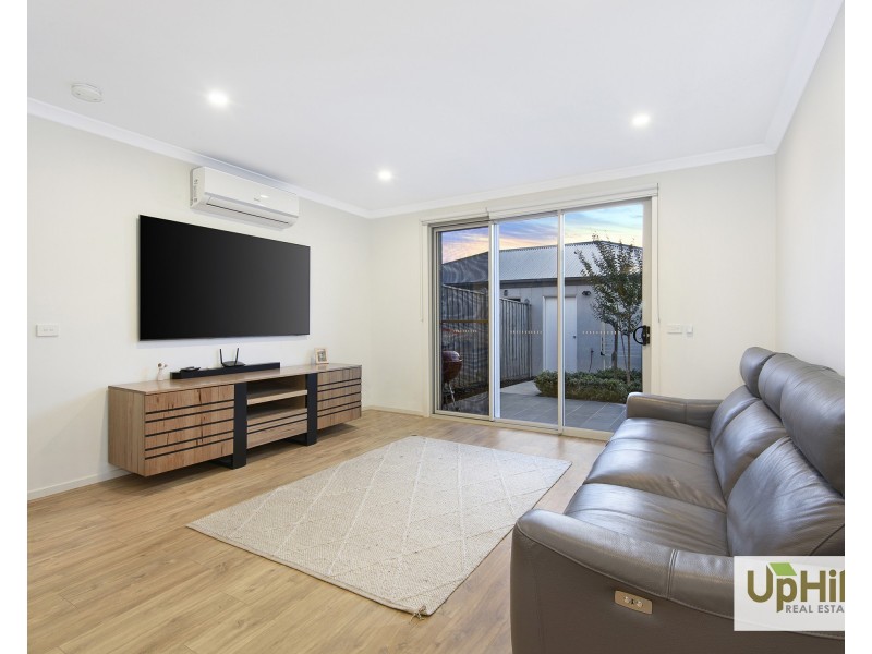 8 Hacienda Lane, Clyde North VIC 3978