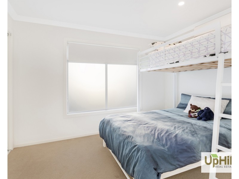 8 Hacienda Lane, Clyde North VIC 3978