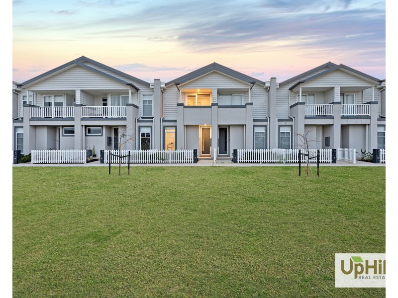 8 Hacienda Lane, Clyde North VIC 3978