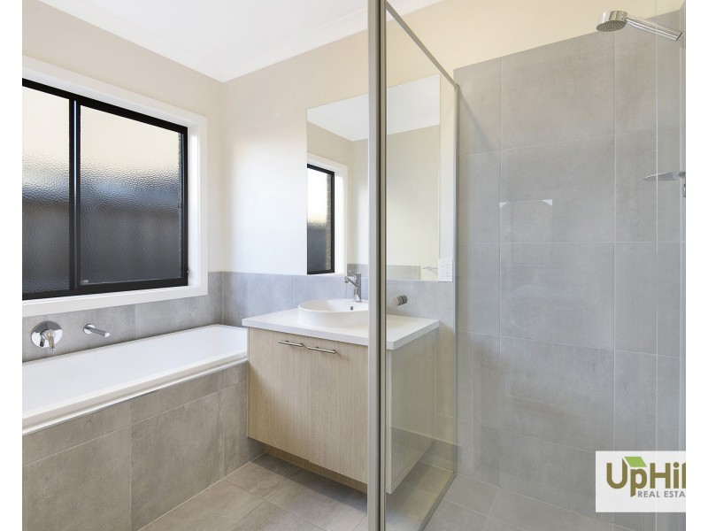30 Athletic Circuit, Clyde VIC 3978