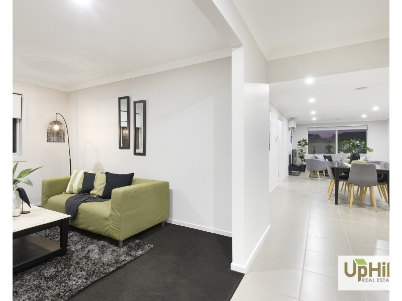 49 Blue Horizons Way, Pakenham VIC 3810