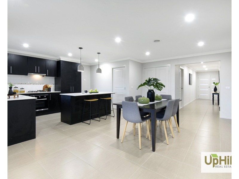 49 Blue Horizons Way, Pakenham VIC 3810