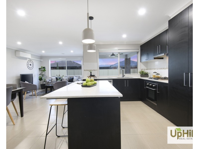 49 Blue Horizons Way, Pakenham VIC 3810