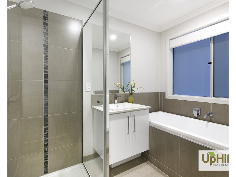 49 Blue Horizons Way, Pakenham VIC 3810