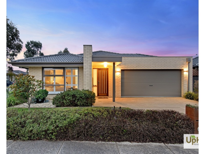35 Palomino Avenue, Clyde North VIC 3978