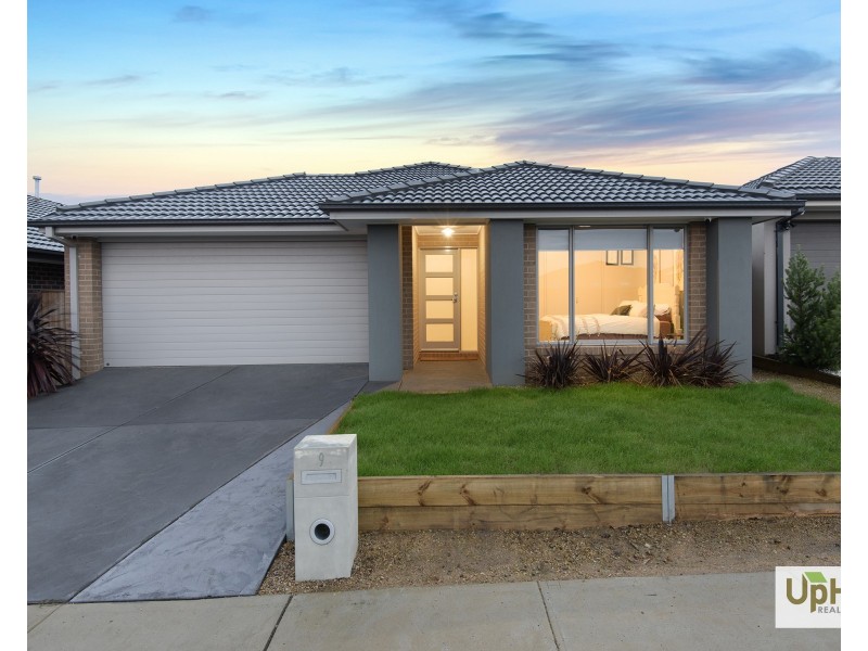 9 Keskadale Way, Clyde North VIC 3978