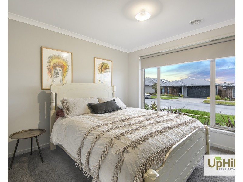 9 Keskadale Way, Clyde North VIC 3978