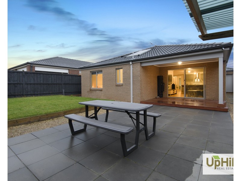 9 Keskadale Way, Clyde North VIC 3978