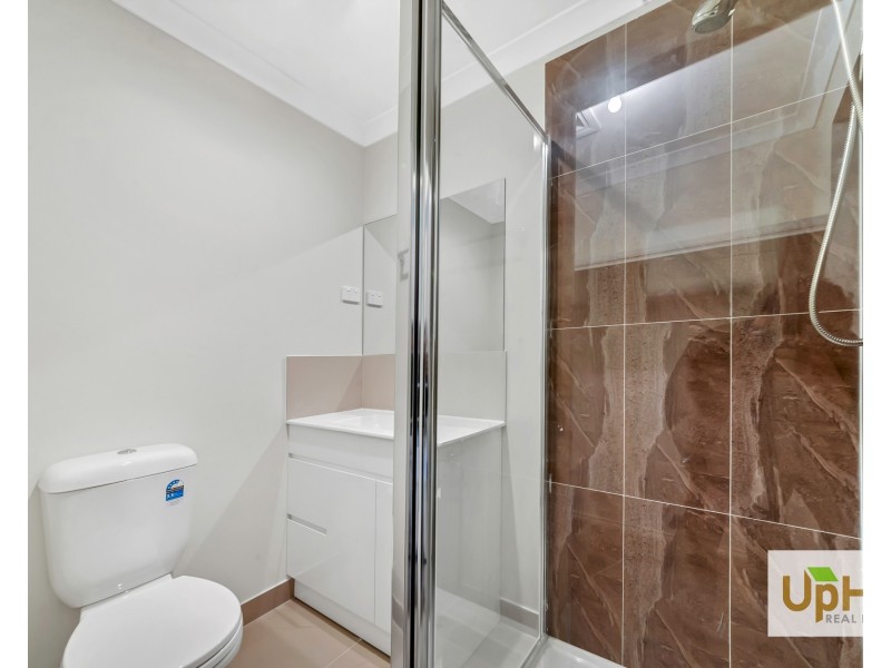 8 Maywood Street, Pakenham VIC 3810