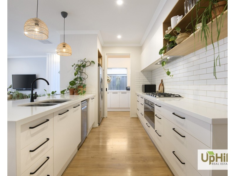 15 Aegean Street, Clyde North VIC 3978