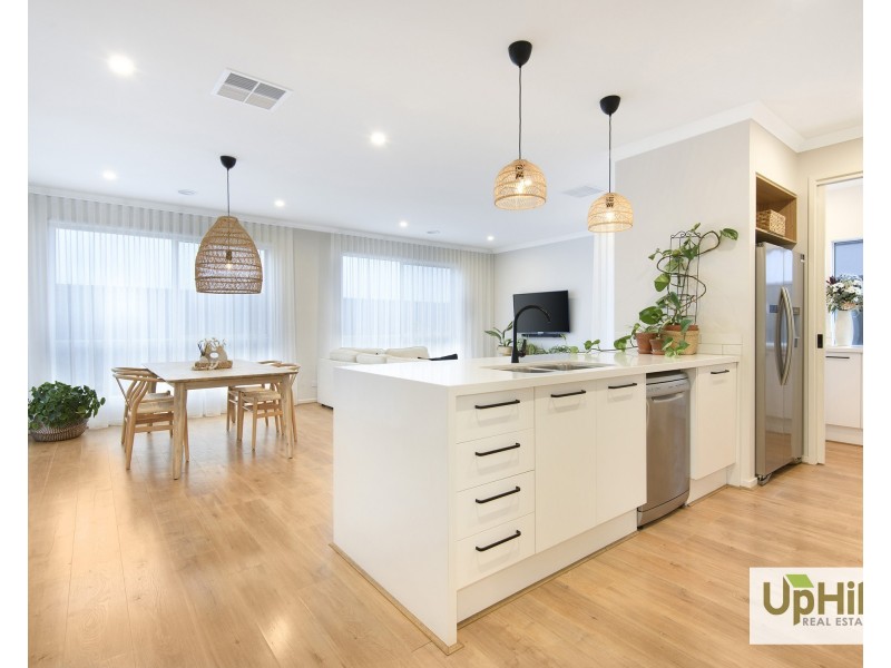 15 Aegean Street, Clyde North VIC 3978