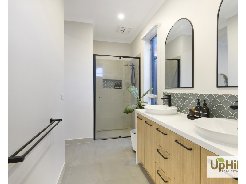 15 Aegean Street, Clyde North VIC 3978