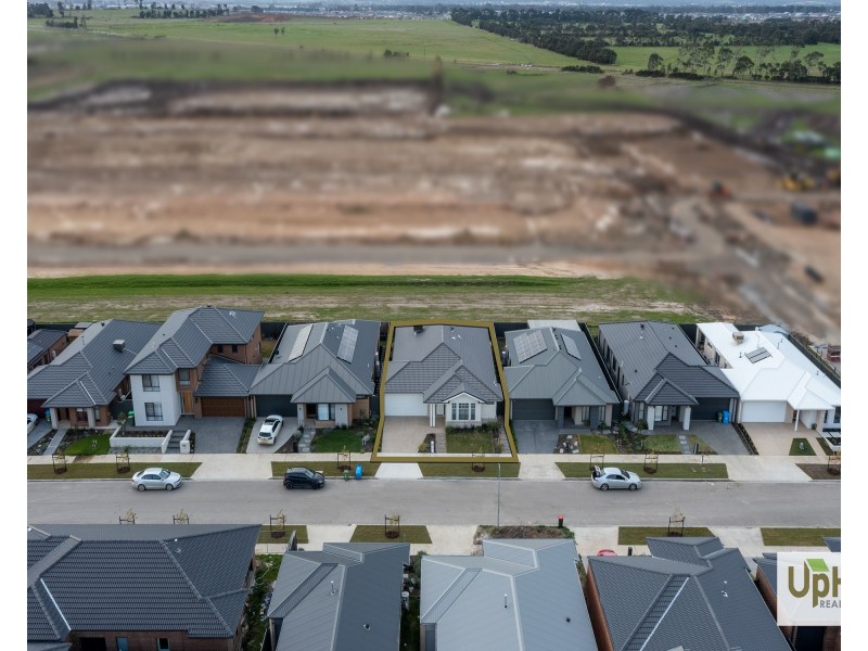 15 Aegean Street, Clyde North VIC 3978