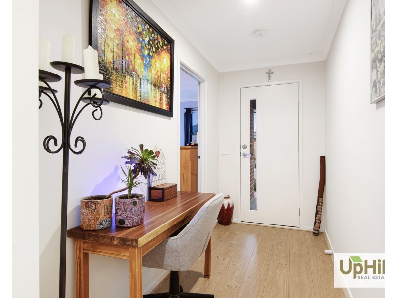 10 Luxembourg Avenue, Clyde North VIC 3978