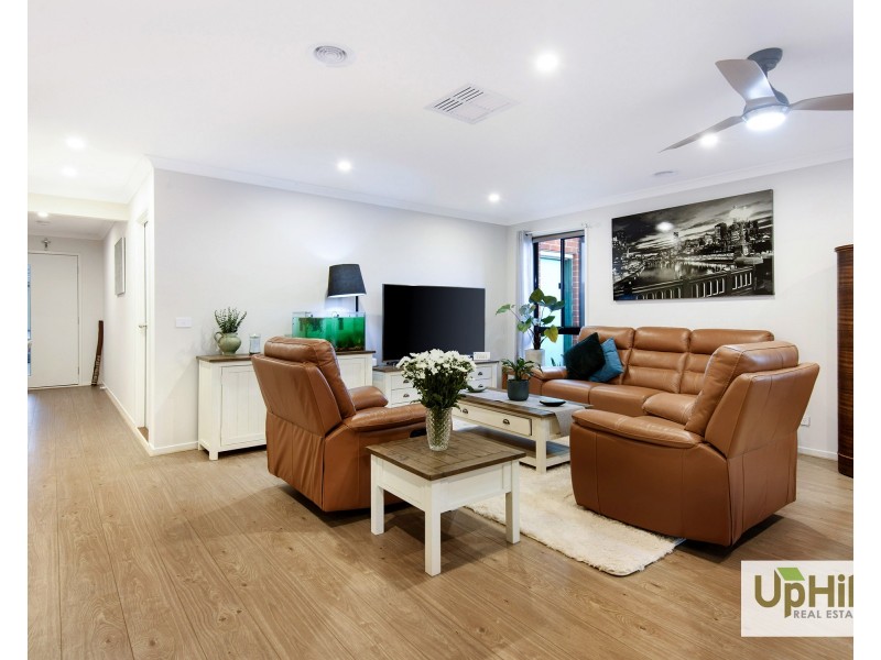 10 Luxembourg Avenue, Clyde North VIC 3978